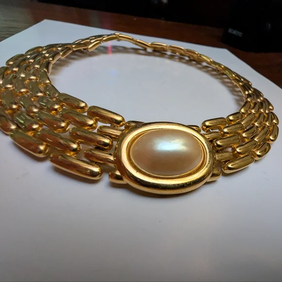 Vintage Givenchy Gold Tone Panther Link Choker Necklace w/ Pearl 18" - Picture 2 of 9